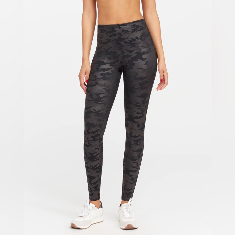 Spanx Faux Leather Camo Leggings Black High Rise Tummy Shaping Size S/P Sporty